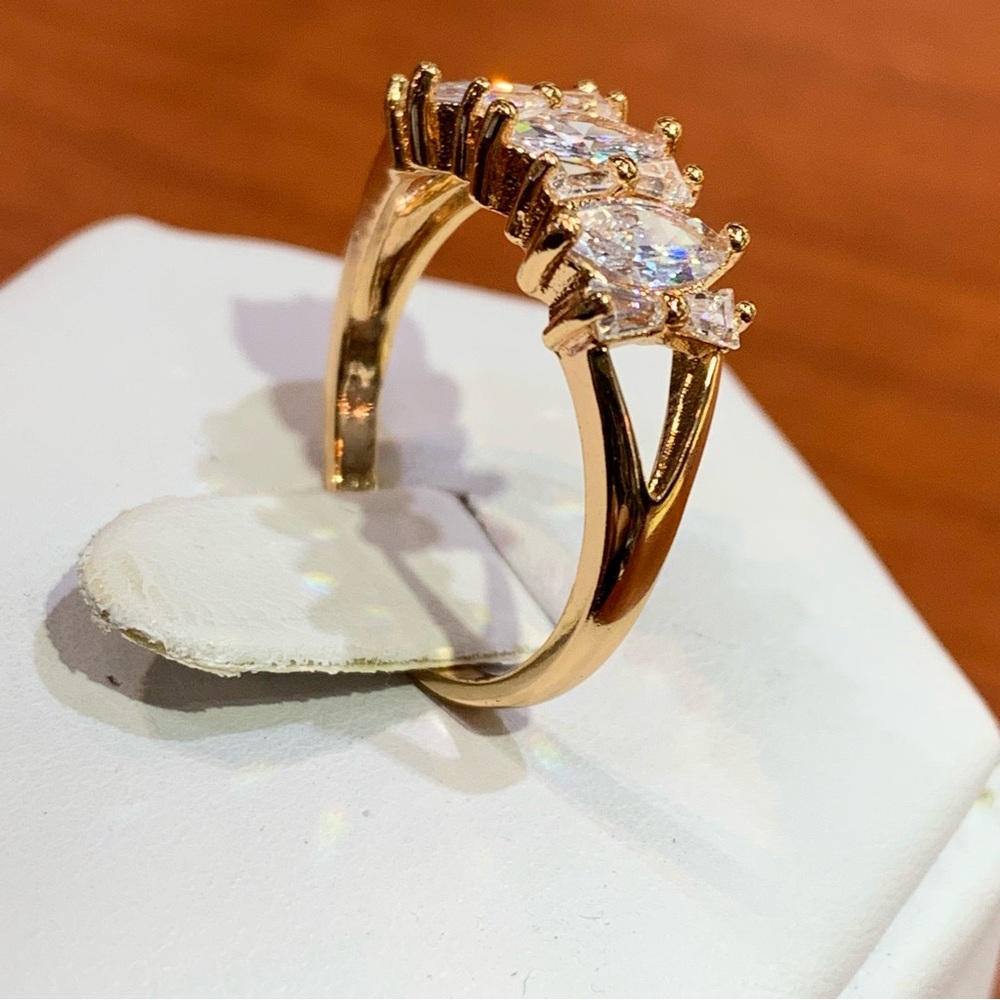 18k yellow gold-plated on base metal Marquise Cut Gemstone ring size 8 - Picture 5 of 10